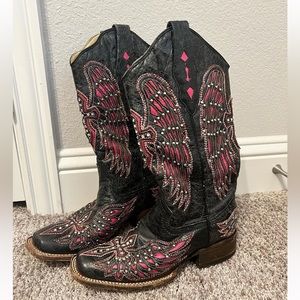 Corral vintage cowboy boots. Size 6.5.